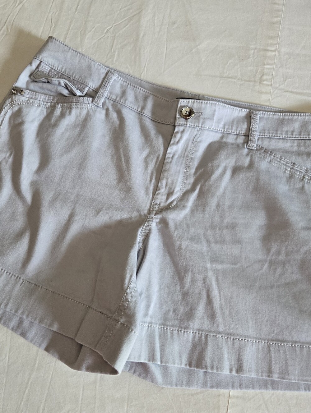 White House Black Market Size 8 Light Gray Cotton Spandex Chino Short Shorts